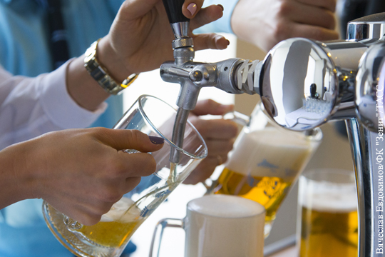 В России предложили запретить пиво дешевле 75 рублей за литр 