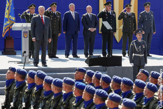 Порошенко назвал сакральным бандеровское приветствие «Слава Украине»