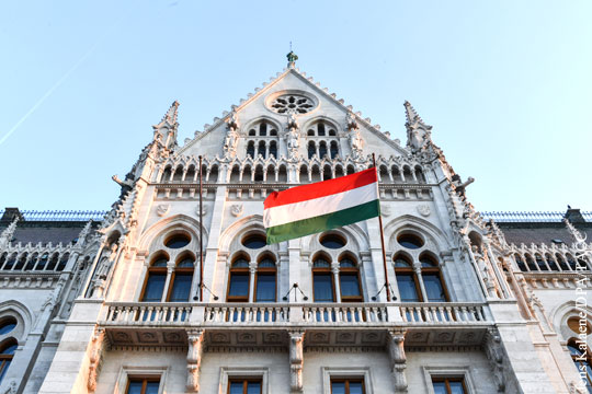 Венгрия выслала консула Украины