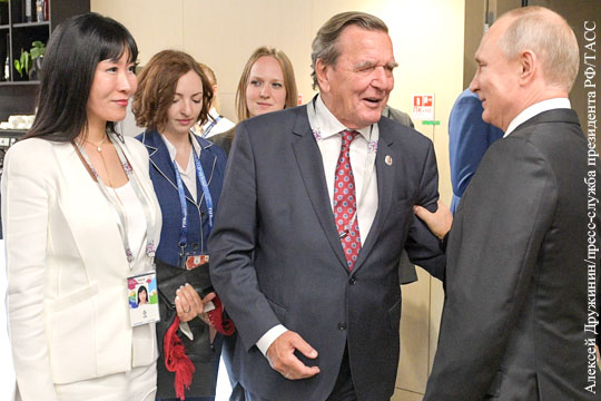 В Кремле прокомментировали возможность визита Путина на свадьбу Шредера