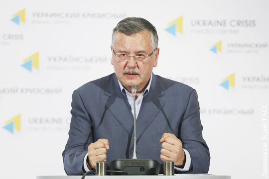 Экс-министр обороны Украины гневно отреагировал на взрыв арсенала