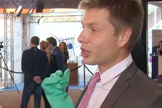 Украинскому депутату после его спектакля в ПАСЕ послали презервативы