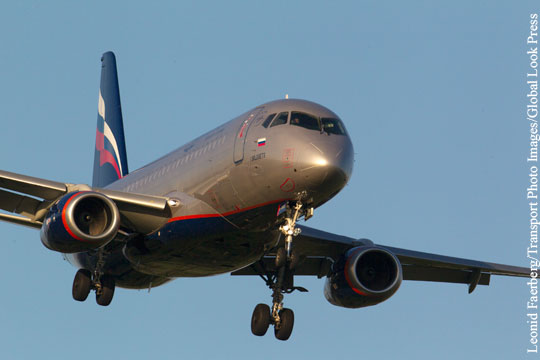 Самолет SSJ 100 совершил вынужденную посадку в Шереметьево