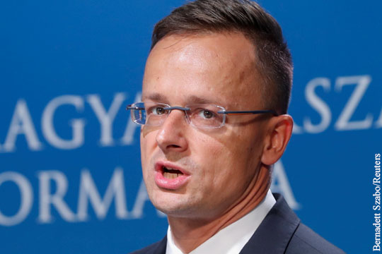 Глава МИД Венгрии заявил о достижении политикой Киева «ужасающего дна»