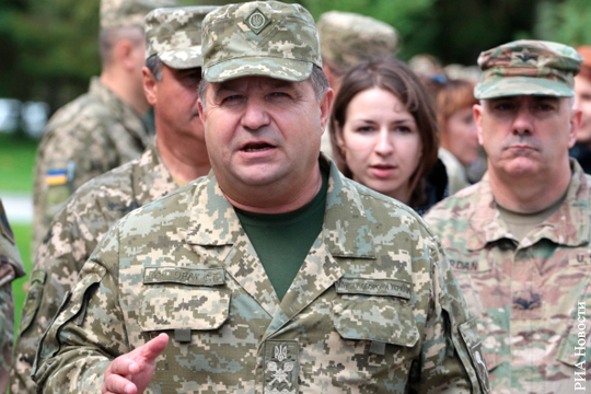 Министр обороны Украины снял погоны