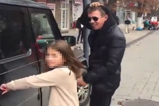 Панин на Gelandewagen проехал с дочерью по главной пешеходной улице Саратова