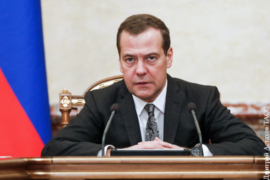 Медведев анонсировал введение санкций против сотен украинцев