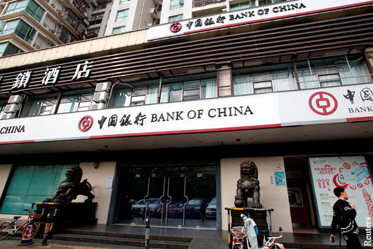 Россияне столкнулись с проблемами в банках Китая из-за санкций США