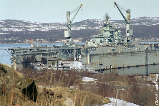 Упавший кран повредил корпус и палубу «Адмирала Кузнецова»