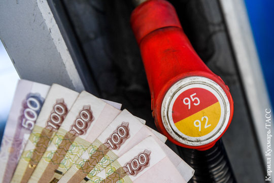 Власти и нефтяники договорились зафиксировать цены на топливо