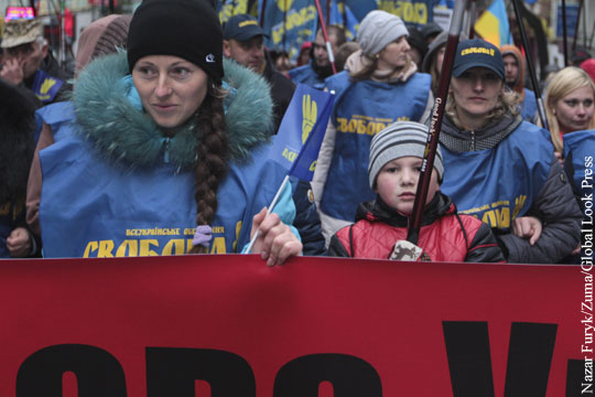 В Испании узнали о лагерях юных ультранационалистов на Украине