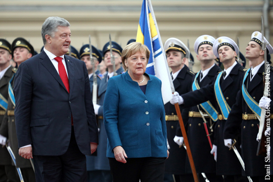 Меркель отказалась обращаться к украинским военным с бандеровским приветствием