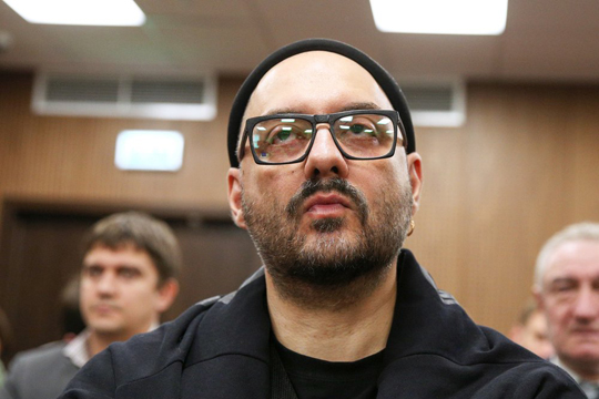 Серебренников продолжил дефиле футболок в суде
