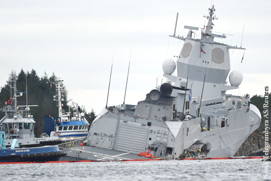 Опубликованы фотографии тонущего у берегов Норвегии фрегата НАТО