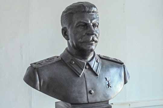 Почему допустимо ставить памятники Сталину