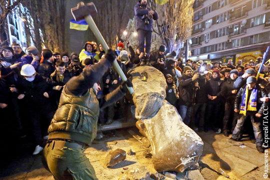 В Киеве рассказали о «быстрой» декоммунизации Крыма