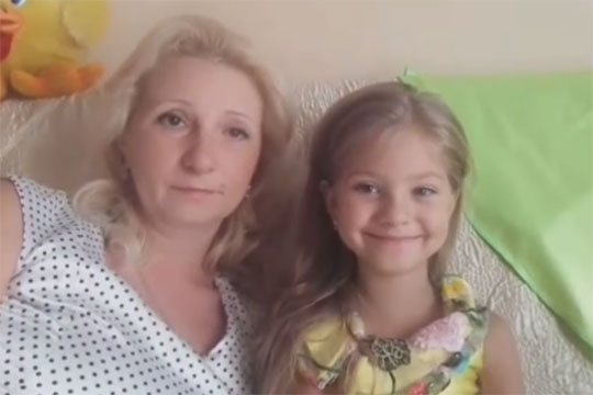 «Детской супермодели России» сломали нос в школе