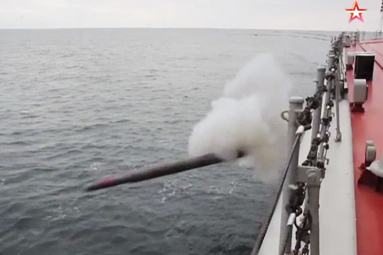 Пуск торпедо-ракет с крейсера «Петр Великий» сняли на видео