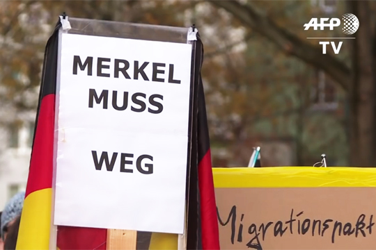 В Германии сторонники отставки Меркель вышли на демонстрацию