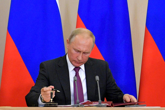 Путин подписал указ о создании Совета по защите семьи и детей