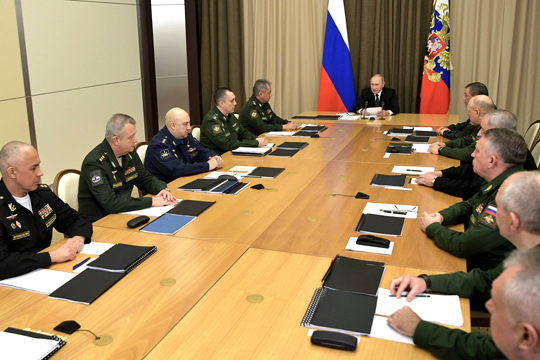 Путин призвал усилить армию без вступления в милитаристскую гонку