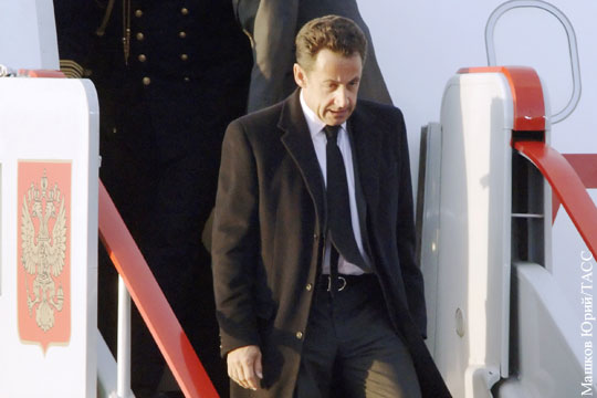 Саркози неожиданно прилетел в Россию 