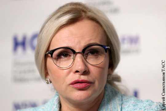 Сенатор объяснила, зачем Порошенко рискует жизнями украинских военных