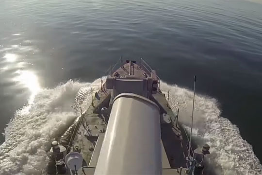 Три судна ВМС Украины поплыли обратно в Бердянск