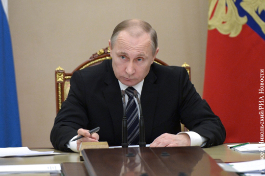 Песков сообщил об информировании Путина о ситуации в Керченском проливе