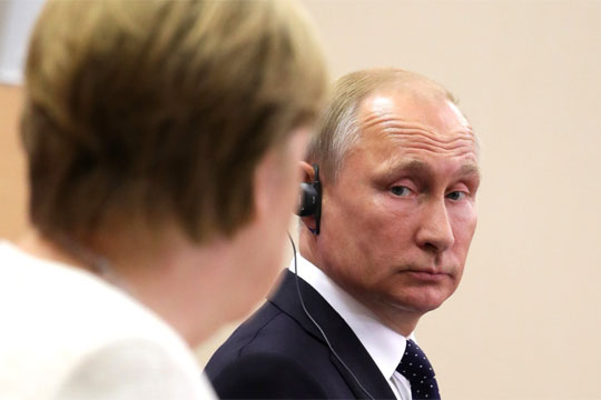 Меркель позвонила Путину из-за украинской провокации в Керченском проливе