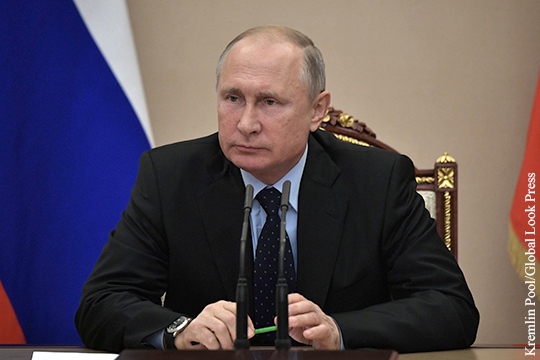 Путин: Те, кто уводят доллар от России, стреляют себе чуть выше ноги