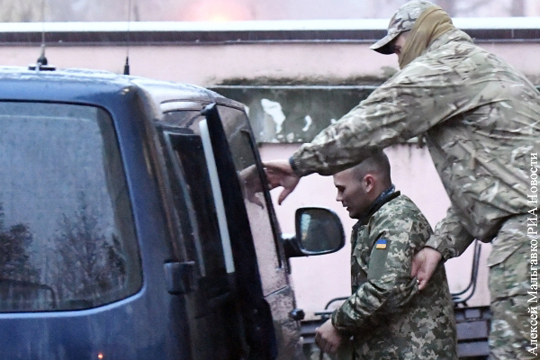 Командир украинского буксира объяснил маневры судна в Керченском проливе