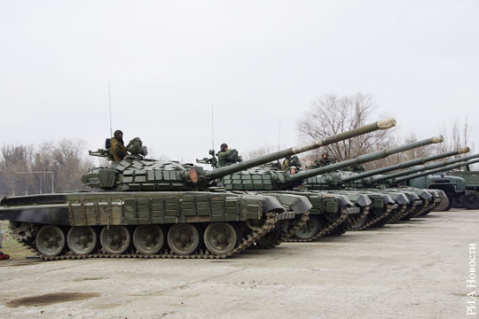 Появилось фото переброшенных в Мариуполь танков