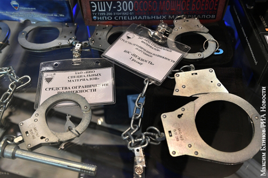 МВД к Новому году закупит 28 тыс. пар наручников «Нежность»
