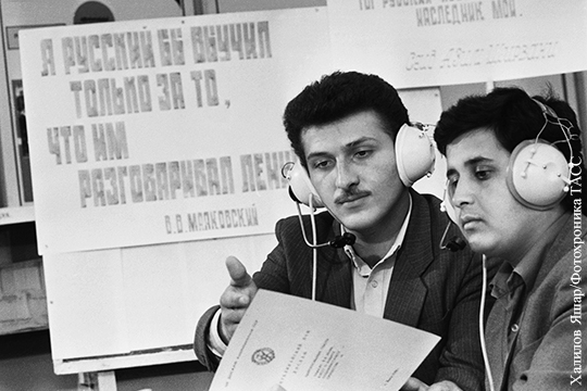 Почему в Азербайджане хотят бороться с русским языком