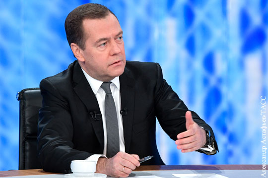 Медведев разъяснил, что означает дедолларизация