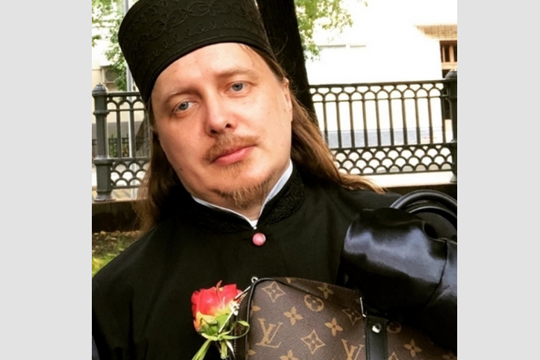 Православный священник похвастался в соцсетях брендовыми вещами