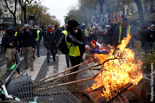 Париж заявил о расследовании причастности Москвы к протестам во Франции