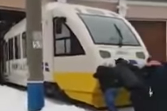 «Гнивший под забором» поезд опозорил Украину
