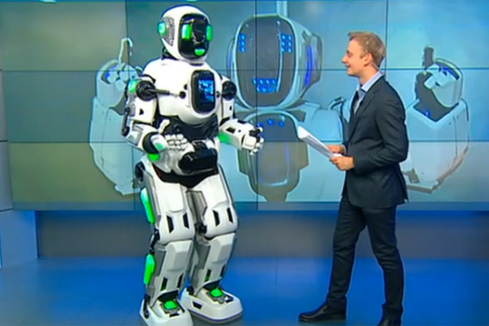 «Россия 24» объяснила выданного за робота человека в костюме