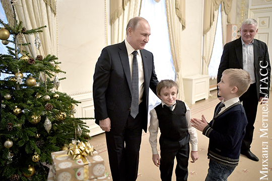Путин встретился с тяжелобольным мальчиком, мечтающим увидеть Петербург сверху