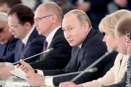Путин призвал осторожно относиться к запретам в культуре