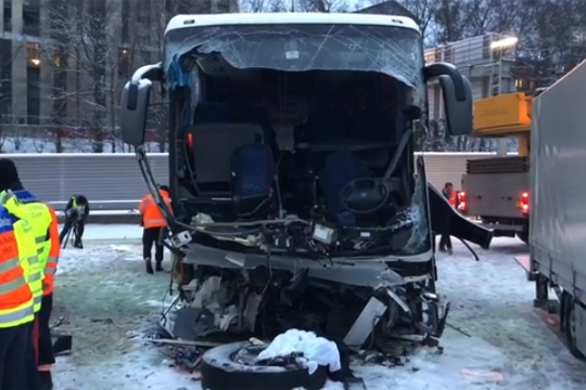 Автобус с россиянами попал в крупное ДТП в Швейцарии