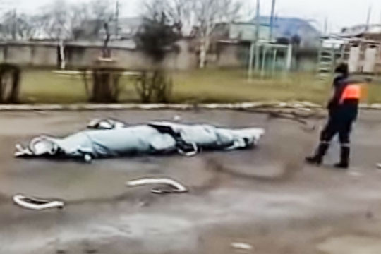 В Краснодарском крае истребитель уронил топливные баки на автошколу