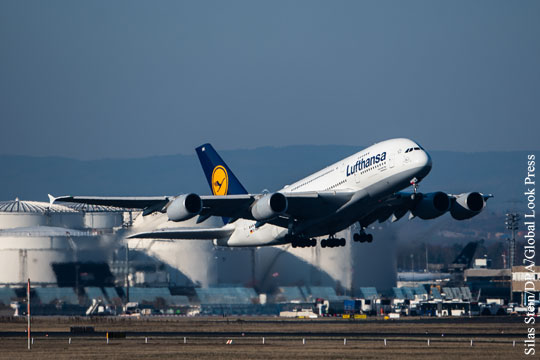 Самолет Lufthansa экстренно сел в Гамбурге из-за кофеварки
