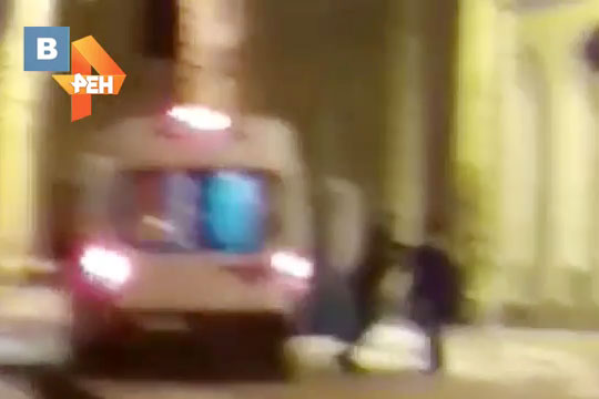 Опубликовано видео нападения на скорую помощь в Петербурге