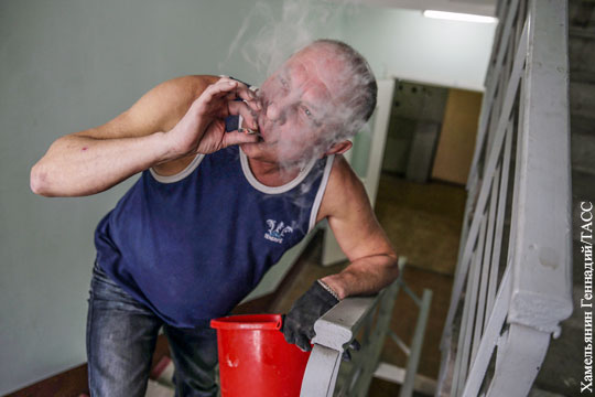 Верховный суд обязал курящих жильцов компенсировать вред соседям