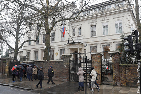 Посольство России в Британии собралось восстановить половину сотрудников