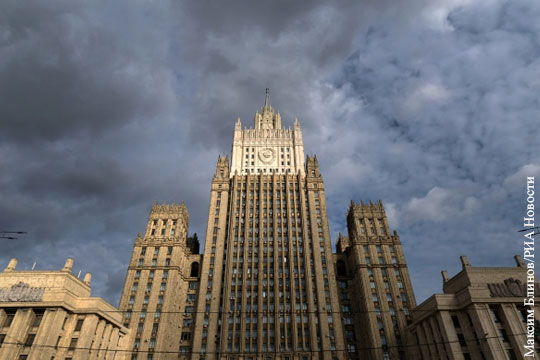МИД прокомментировал задержание американца за шпионаж в Москве