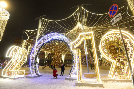 Звезды поздравили россиян с Новым годом